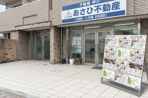 省スペースで集客力を高める店舗前サイン